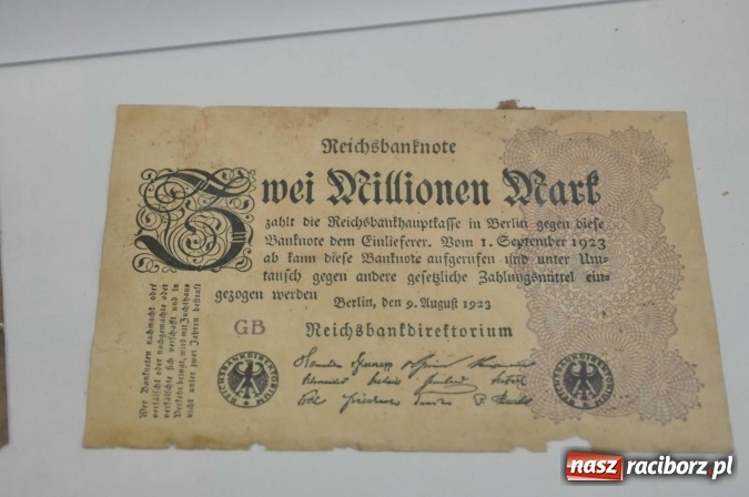 Zdjęcie w galerii na portalu naszraciborz.pl: W Krzanowicach robotnicy natrafili dziś na skarb. Zobacz, co znaleziono! wiadomości z regionu