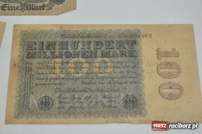 Zdjęcie w galerii na portalu naszraciborz.pl: W Krzanowicach robotnicy natrafili dziś na skarb. Zobacz, co znaleziono! wiadomości z regionu