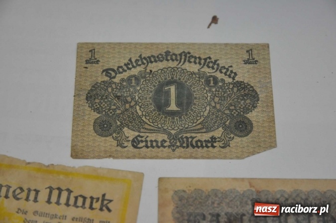 Zdjęcie w galerii na portalu naszraciborz.pl: W Krzanowicach robotnicy natrafili dziś na skarb. Zobacz, co znaleziono! wiadomości z regionu