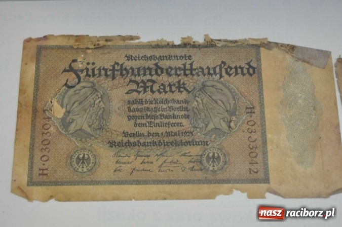 Zdjęcie w galerii na portalu naszraciborz.pl: W Krzanowicach robotnicy natrafili dziś na skarb. Zobacz, co znaleziono! wiadomości z regionu