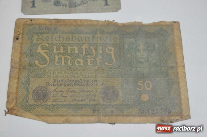 Zdjęcie w galerii na portalu naszraciborz.pl: W Krzanowicach robotnicy natrafili dziś na skarb. Zobacz, co znaleziono! wiadomości z regionu