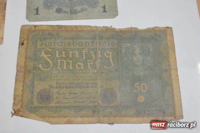 Zdjęcie w galerii na portalu naszraciborz.pl: W Krzanowicach robotnicy natrafili dziś na skarb. Zobacz, co znaleziono! wiadomości z regionu