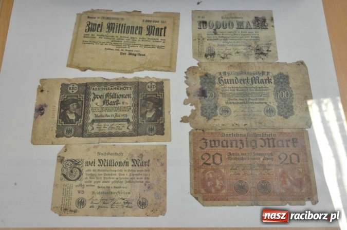 Zdjęcie w galerii na portalu naszraciborz.pl: W Krzanowicach robotnicy natrafili dziś na skarb. Zobacz, co znaleziono! wiadomości z regionu