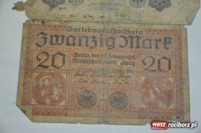 Zdjęcie w galerii na portalu naszraciborz.pl: W Krzanowicach robotnicy natrafili dziś na skarb. Zobacz, co znaleziono! wiadomości z regionu