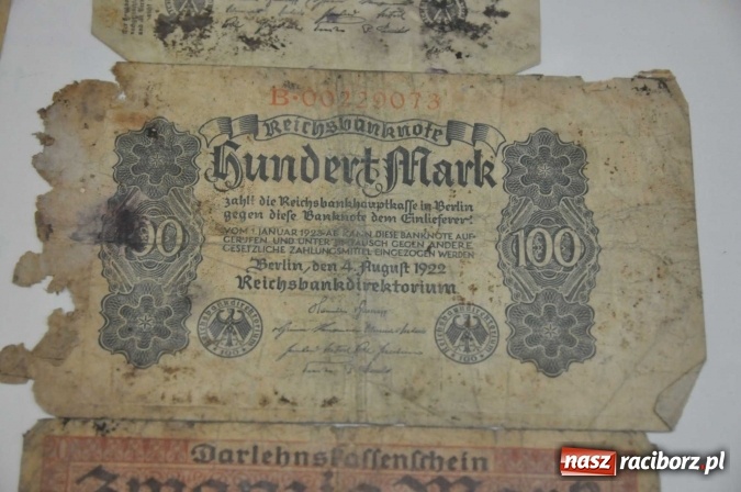 Zdjęcie w galerii na portalu naszraciborz.pl: W Krzanowicach robotnicy natrafili dziś na skarb. Zobacz, co znaleziono! wiadomości z regionu