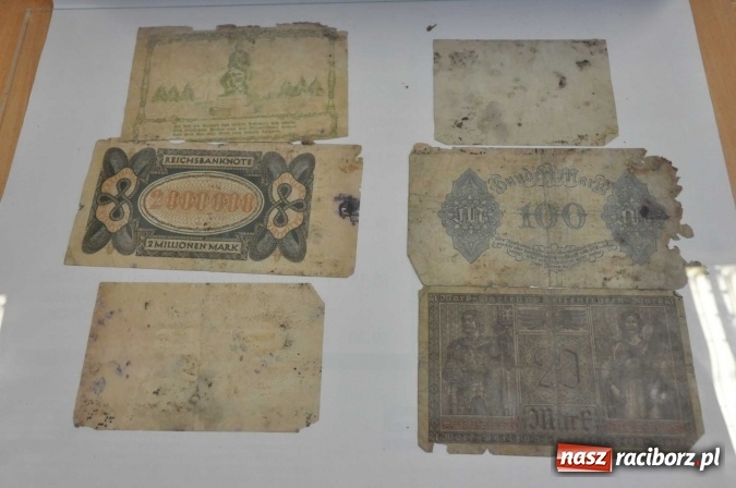 Zdjęcie w galerii na portalu naszraciborz.pl: W Krzanowicach robotnicy natrafili dziś na skarb. Zobacz, co znaleziono! wiadomości z regionu