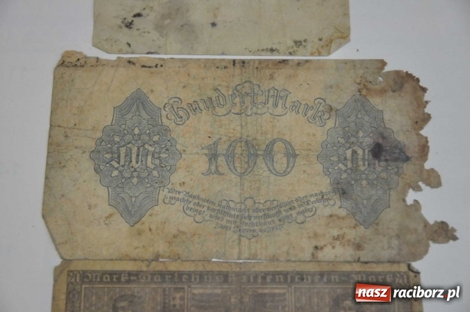 Zdjęcie w galerii na portalu naszraciborz.pl: W Krzanowicach robotnicy natrafili dziś na skarb. Zobacz, co znaleziono! wiadomości z regionu