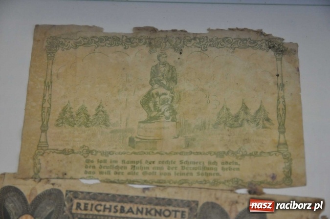 Zdjęcie w galerii na portalu naszraciborz.pl: W Krzanowicach robotnicy natrafili dziś na skarb. Zobacz, co znaleziono! wiadomości z regionu