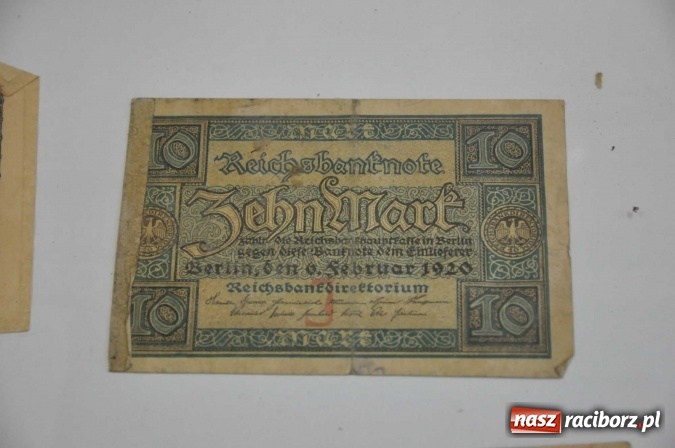 Zdjęcie w galerii na portalu naszraciborz.pl: W Krzanowicach robotnicy natrafili dziś na skarb. Zobacz, co znaleziono! wiadomości z regionu