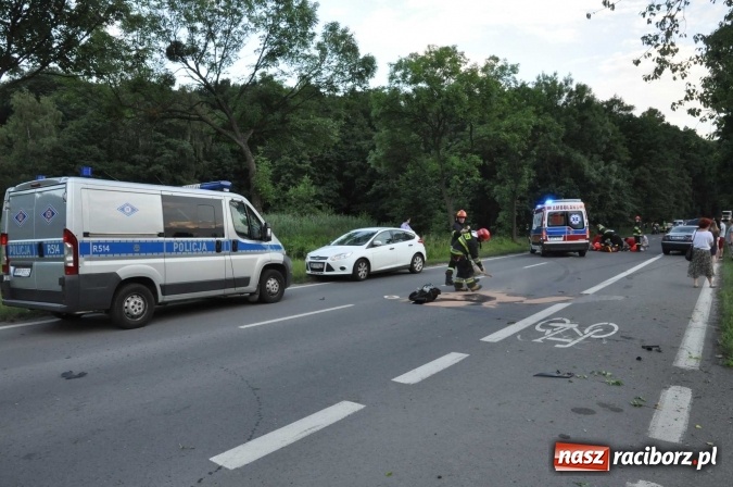 Zdjęcie w galerii na portalu naszraciborz.pl: Śmiertelny wypadek na trasie Racibórz-Lubomia. Na Brzeskiej motocyklista zderzył się z samochodem rover wiadomości z regionu