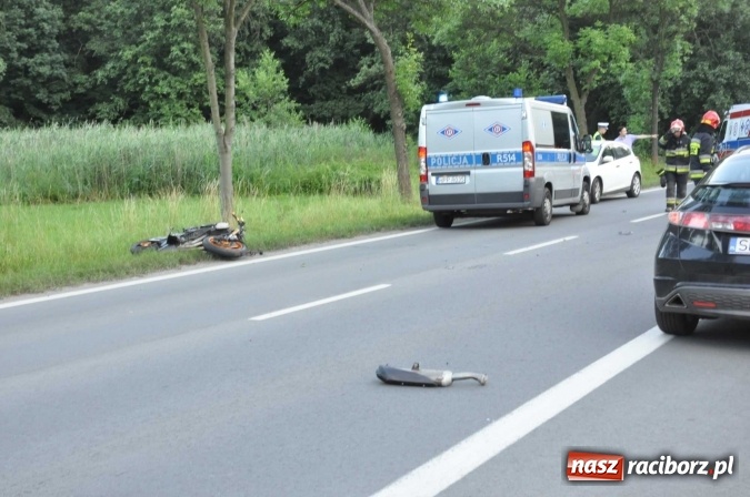 Zdjęcie w galerii na portalu naszraciborz.pl: Śmiertelny wypadek na trasie Racibórz-Lubomia. Na Brzeskiej motocyklista zderzył się z samochodem rover wiadomości z regionu