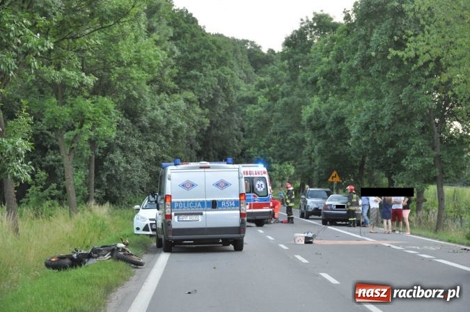 Zdjęcie w galerii na portalu naszraciborz.pl: Śmiertelny wypadek na trasie Racibórz-Lubomia. Na Brzeskiej motocyklista zderzył się z samochodem rover wiadomości z regionu