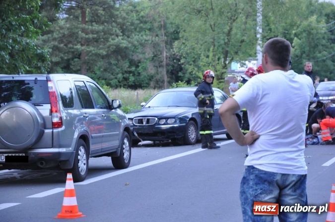 Zdjęcie w galerii na portalu naszraciborz.pl: Śmiertelny wypadek na trasie Racibórz-Lubomia. Na Brzeskiej motocyklista zderzył się z samochodem rover wiadomości z regionu