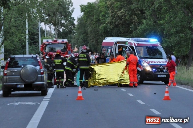 Zdjęcie w galerii na portalu naszraciborz.pl: Śmiertelny wypadek na trasie Racibórz-Lubomia. Na Brzeskiej motocyklista zderzył się z samochodem rover wiadomości z regionu
