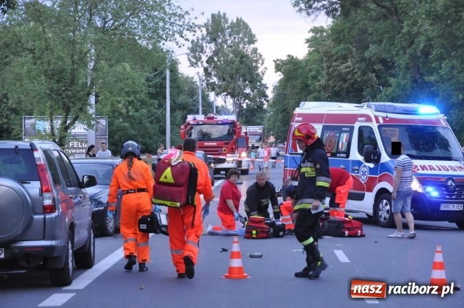 Zdjęcie w galerii na portalu naszraciborz.pl: Śmiertelny wypadek na trasie Racibórz-Lubomia. Na Brzeskiej motocyklista zderzył się z samochodem rover wiadomości z regionu