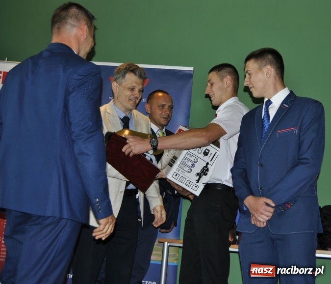 Zdjęcie w galerii na portalu naszraciborz.pl: Uczniowie OSZ RAFAKO zakończyli rok szkolny wiadomości z regionu