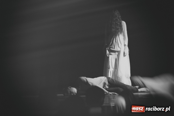 Zdjęcie w galerii na portalu naszraciborz.pl: Limbo na deskach Młodzieżowego Domu Kultury  wiadomości z regionu