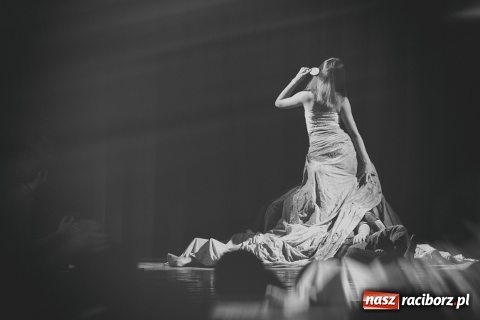 Zdjęcie w galerii na portalu naszraciborz.pl: Limbo na deskach Młodzieżowego Domu Kultury  wiadomości z regionu