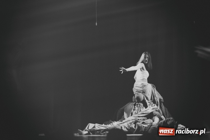 Zdjęcie w galerii na portalu naszraciborz.pl: Limbo na deskach Młodzieżowego Domu Kultury  wiadomości z regionu