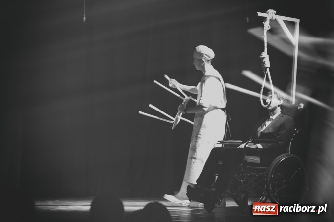 Zdjęcie w galerii na portalu naszraciborz.pl: Limbo na deskach Młodzieżowego Domu Kultury  wiadomości z regionu