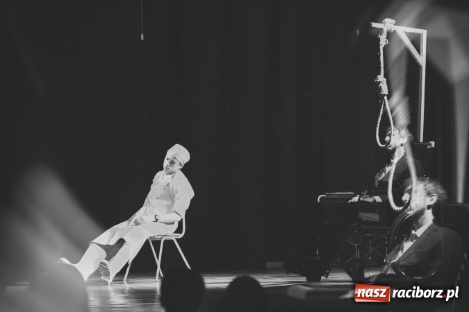 Zdjęcie w galerii na portalu naszraciborz.pl: Limbo na deskach Młodzieżowego Domu Kultury  wiadomości z regionu