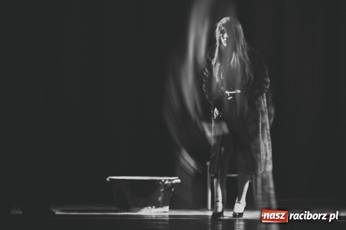 Zdjęcie w galerii na portalu naszraciborz.pl: Limbo na deskach Młodzieżowego Domu Kultury  wiadomości z regionu