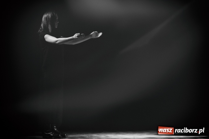 Zdjęcie w galerii na portalu naszraciborz.pl: Limbo na deskach Młodzieżowego Domu Kultury  wiadomości z regionu