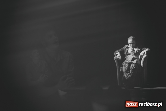 Zdjęcie w galerii na portalu naszraciborz.pl: Limbo na deskach Młodzieżowego Domu Kultury  wiadomości z regionu