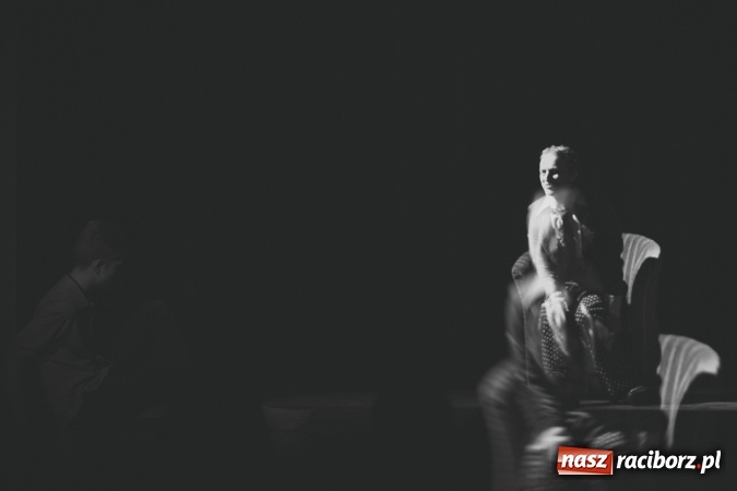 Zdjęcie w galerii na portalu naszraciborz.pl: Limbo na deskach Młodzieżowego Domu Kultury  wiadomości z regionu