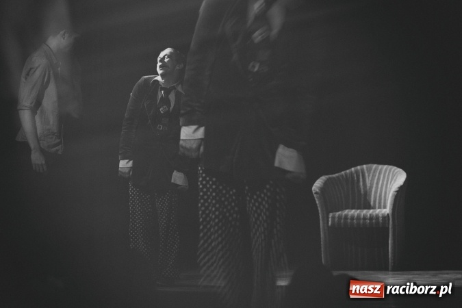 Zdjęcie w galerii na portalu naszraciborz.pl: Limbo na deskach Młodzieżowego Domu Kultury  wiadomości z regionu