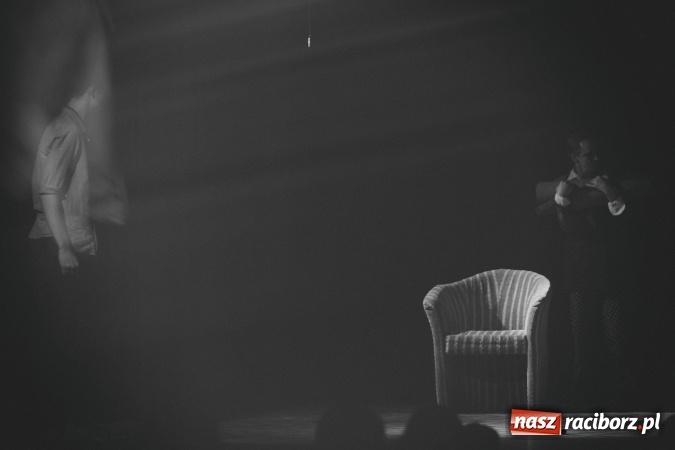 Zdjęcie w galerii na portalu naszraciborz.pl: Limbo na deskach Młodzieżowego Domu Kultury  wiadomości z regionu