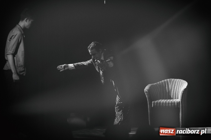 Zdjęcie w galerii na portalu naszraciborz.pl: Limbo na deskach Młodzieżowego Domu Kultury  wiadomości z regionu