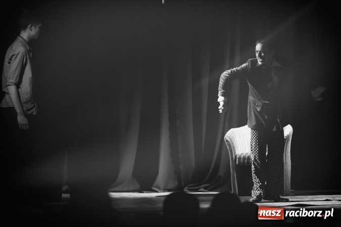 Zdjęcie w galerii na portalu naszraciborz.pl: Limbo na deskach Młodzieżowego Domu Kultury  wiadomości z regionu