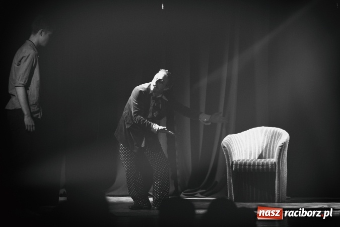 Zdjęcie w galerii na portalu naszraciborz.pl: Limbo na deskach Młodzieżowego Domu Kultury  wiadomości z regionu