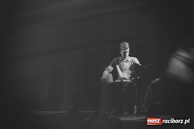 Zdjęcie w galerii na portalu naszraciborz.pl: Limbo na deskach Młodzieżowego Domu Kultury  wiadomości z regionu