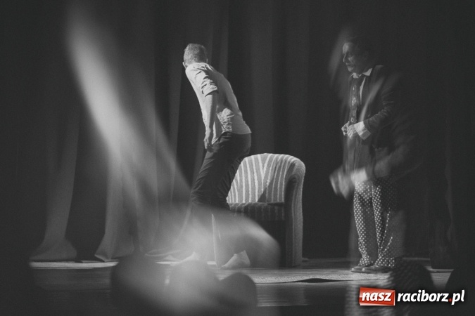 Zdjęcie w galerii na portalu naszraciborz.pl: Limbo na deskach Młodzieżowego Domu Kultury  wiadomości z regionu