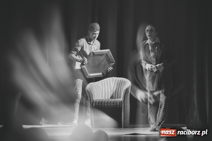 Zdjęcie w galerii na portalu naszraciborz.pl: Limbo na deskach Młodzieżowego Domu Kultury  wiadomości z regionu