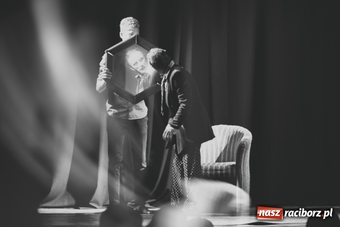 Zdjęcie w galerii na portalu naszraciborz.pl: Limbo na deskach Młodzieżowego Domu Kultury  wiadomości z regionu