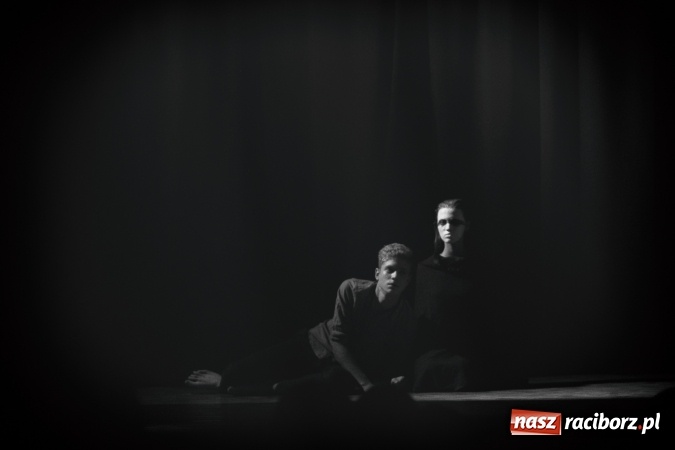 Zdjęcie w galerii na portalu naszraciborz.pl: Limbo na deskach Młodzieżowego Domu Kultury  wiadomości z regionu