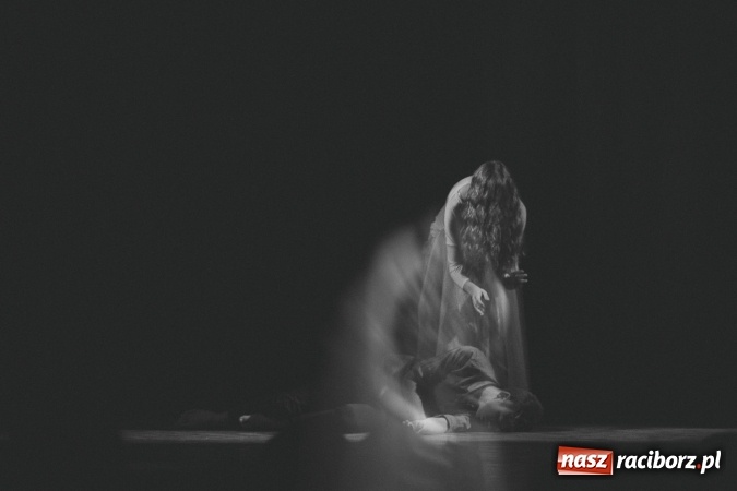 Zdjęcie w galerii na portalu naszraciborz.pl: Limbo na deskach Młodzieżowego Domu Kultury  wiadomości z regionu