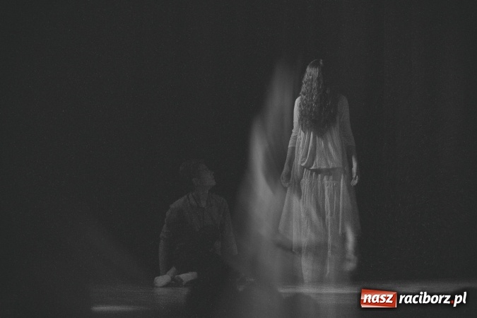 Zdjęcie w galerii na portalu naszraciborz.pl: Limbo na deskach Młodzieżowego Domu Kultury  wiadomości z regionu