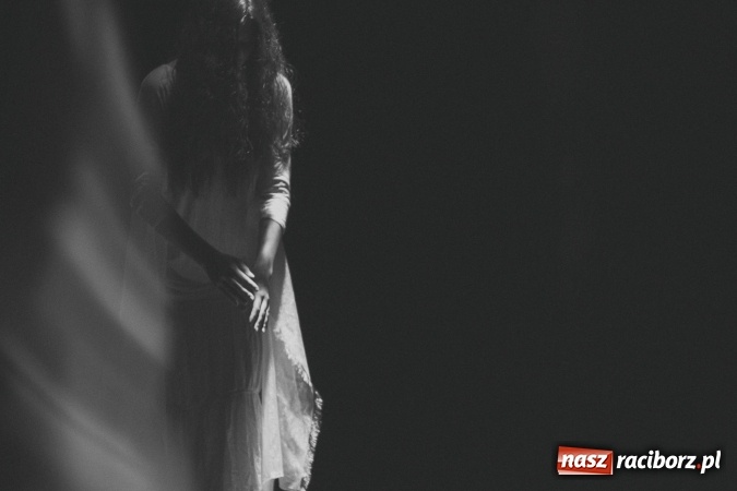 Zdjęcie w galerii na portalu naszraciborz.pl: Limbo na deskach Młodzieżowego Domu Kultury  wiadomości z regionu