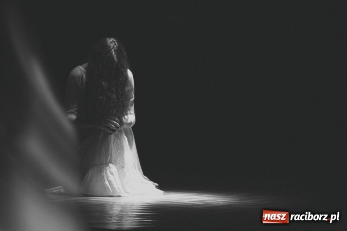 Zdjęcie w galerii na portalu naszraciborz.pl: Limbo na deskach Młodzieżowego Domu Kultury  wiadomości z regionu