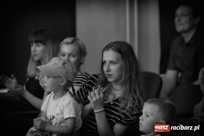 Zdjęcie w galerii na portalu naszraciborz.pl: Limbo na deskach Młodzieżowego Domu Kultury  wiadomości z regionu