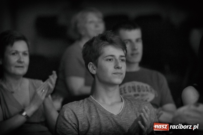 Zdjęcie w galerii na portalu naszraciborz.pl: Limbo na deskach Młodzieżowego Domu Kultury  wiadomości z regionu