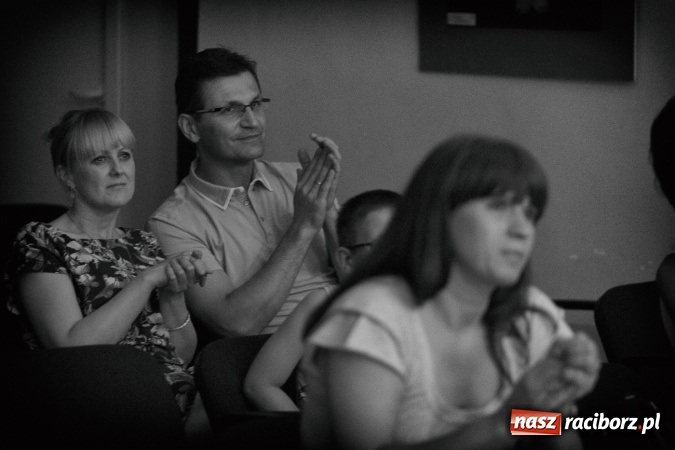 Zdjęcie w galerii na portalu naszraciborz.pl: Limbo na deskach Młodzieżowego Domu Kultury  wiadomości z regionu