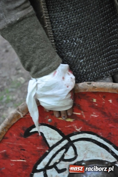 Zdjęcie w galerii na portalu naszraciborz.pl: Manewry wojów w Oborze. W tym roku polała się krew! FOTO I WIDEO wiadomości z regionu