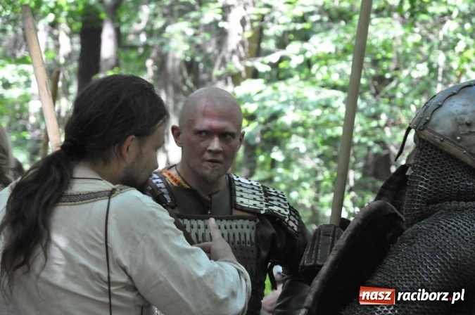 Zdjęcie w galerii na portalu naszraciborz.pl: Manewry wojów w Oborze. W tym roku polała się krew! FOTO I WIDEO wiadomości z regionu