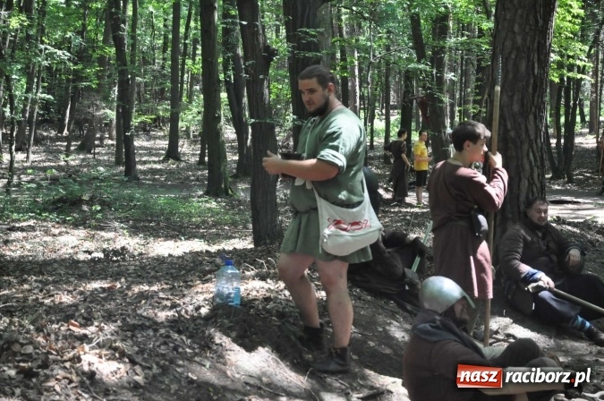 Zdjęcie w galerii na portalu naszraciborz.pl: Manewry wojów w Oborze. W tym roku polała się krew! FOTO I WIDEO wiadomości z regionu