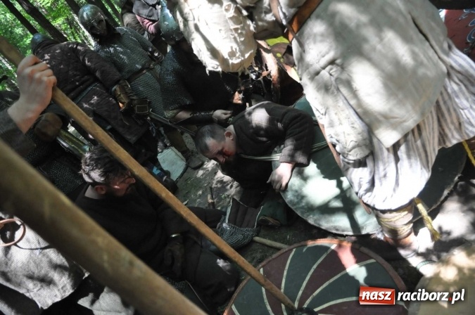 Zdjęcie w galerii na portalu naszraciborz.pl: Manewry wojów w Oborze. W tym roku polała się krew! FOTO I WIDEO wiadomości z regionu